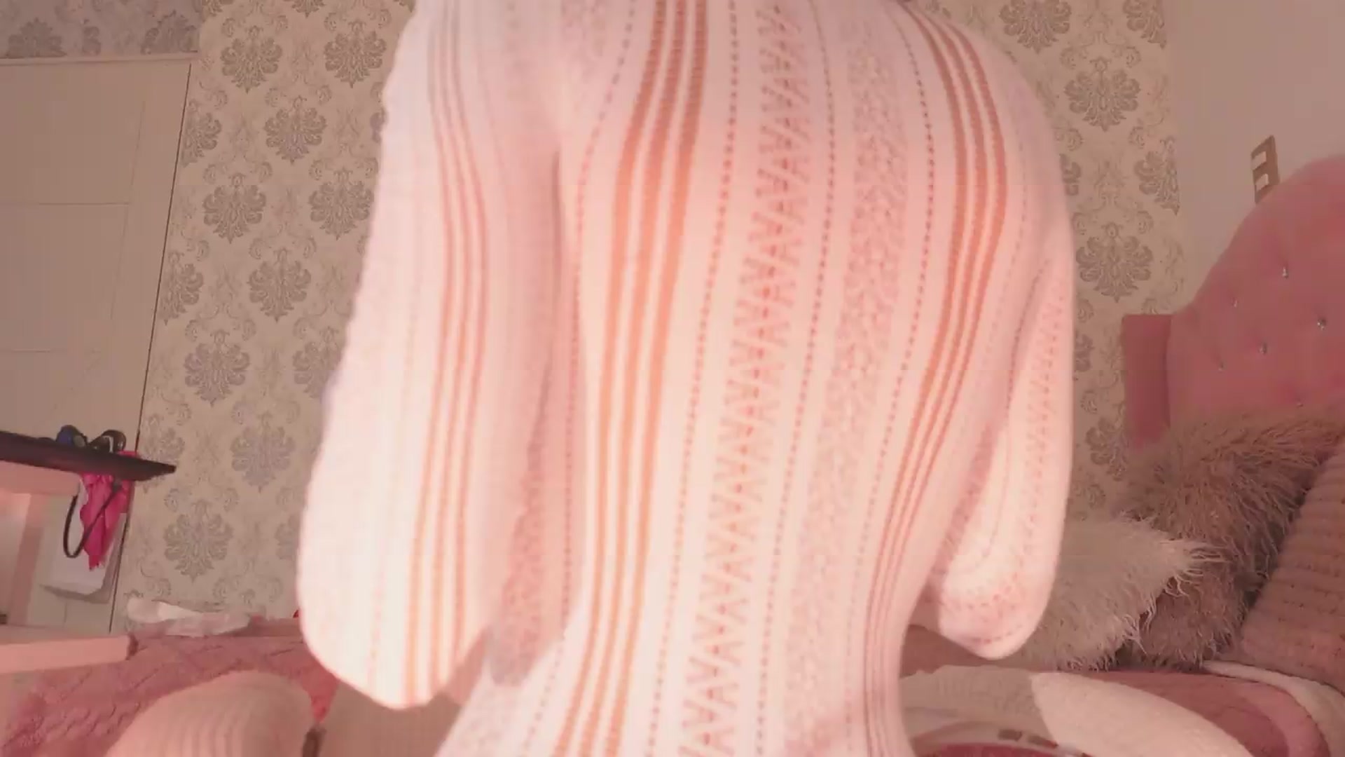 Gallery image thumbnail from Emily_kim's myfreecams stream on, 08/10/2026, 04:54 image 18 of 20