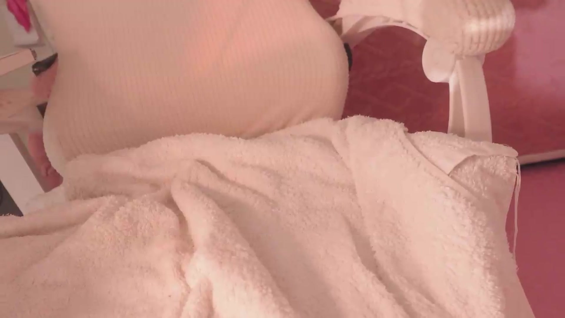 Gallery image thumbnail from Emily_kim's myfreecams stream on, 08/12/2026, 05:23 image 13 of 20