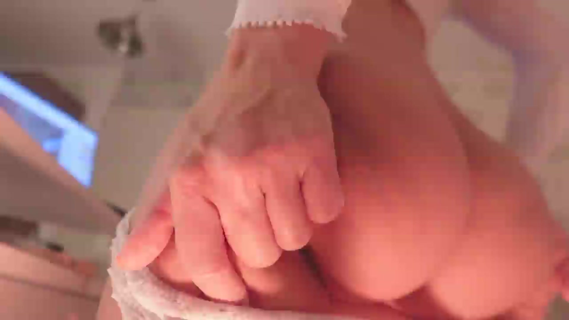 Gallery image thumbnail from Emily_kim's myfreecams stream on, 08/19/2026, 04:32 image 17 of 20
