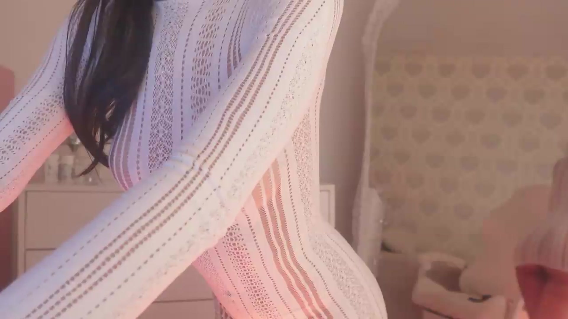 Gallery image thumbnail from Emily_kim's myfreecams stream on, 09/02/2026, 04:52 image 13 of 20