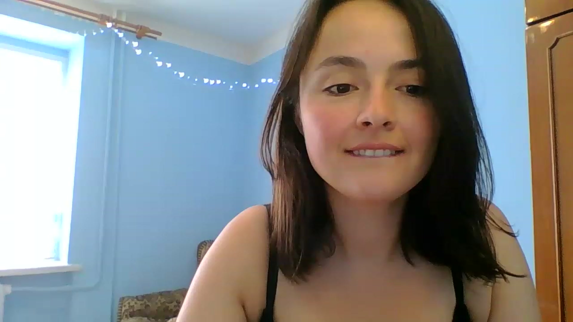 Gallery image thumbnail from Emily_morning's myfreecams stream on, 06/02/2023, 09:57 image 3 of 20