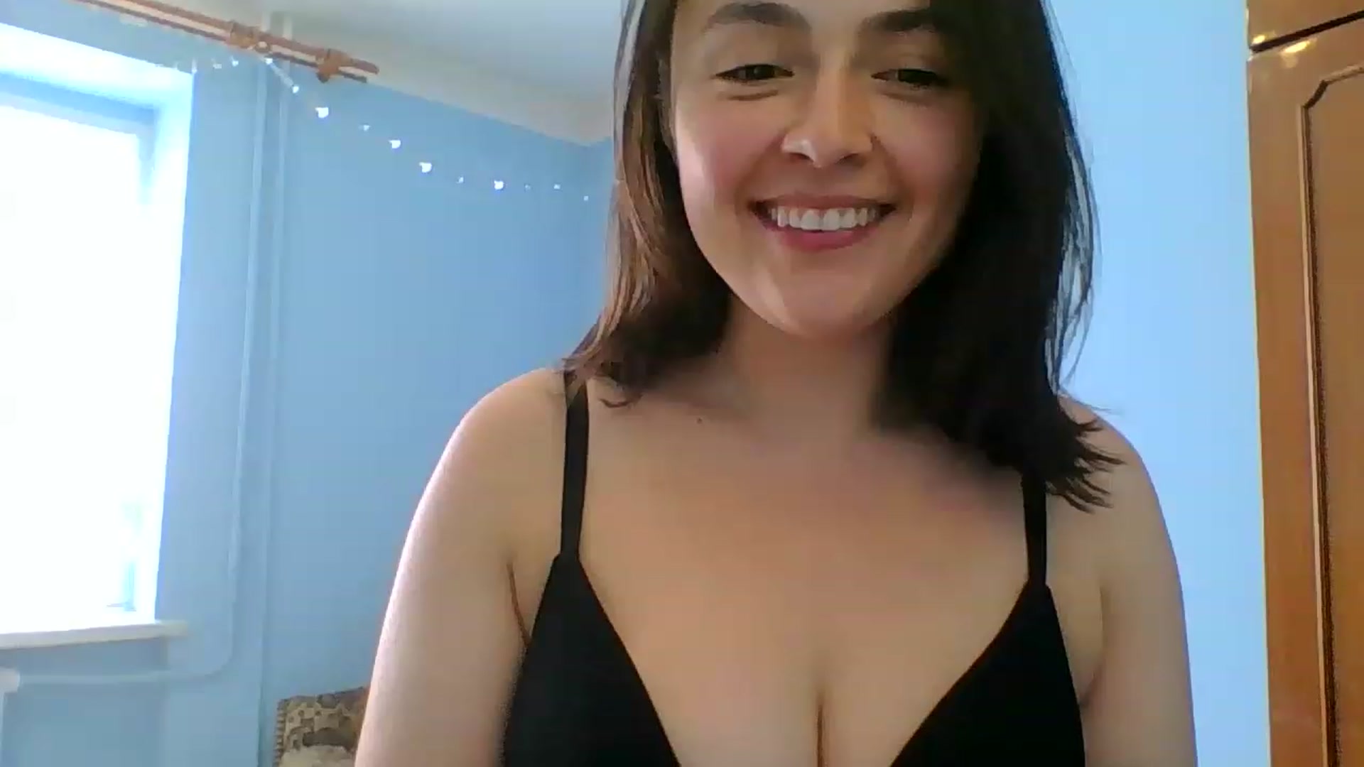 Gallery image thumbnail from Emily_morning's myfreecams stream on, 06/02/2023, 09:57 image 16 of 20