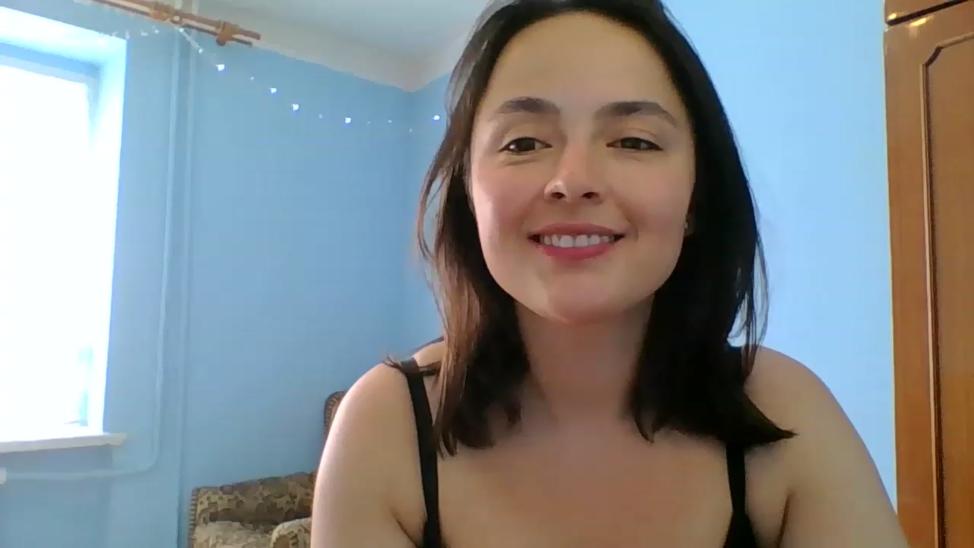Gallery image thumbnail from Emily_morning's myfreecams stream on, 06/02/2023, 10:27 image 17 of 20