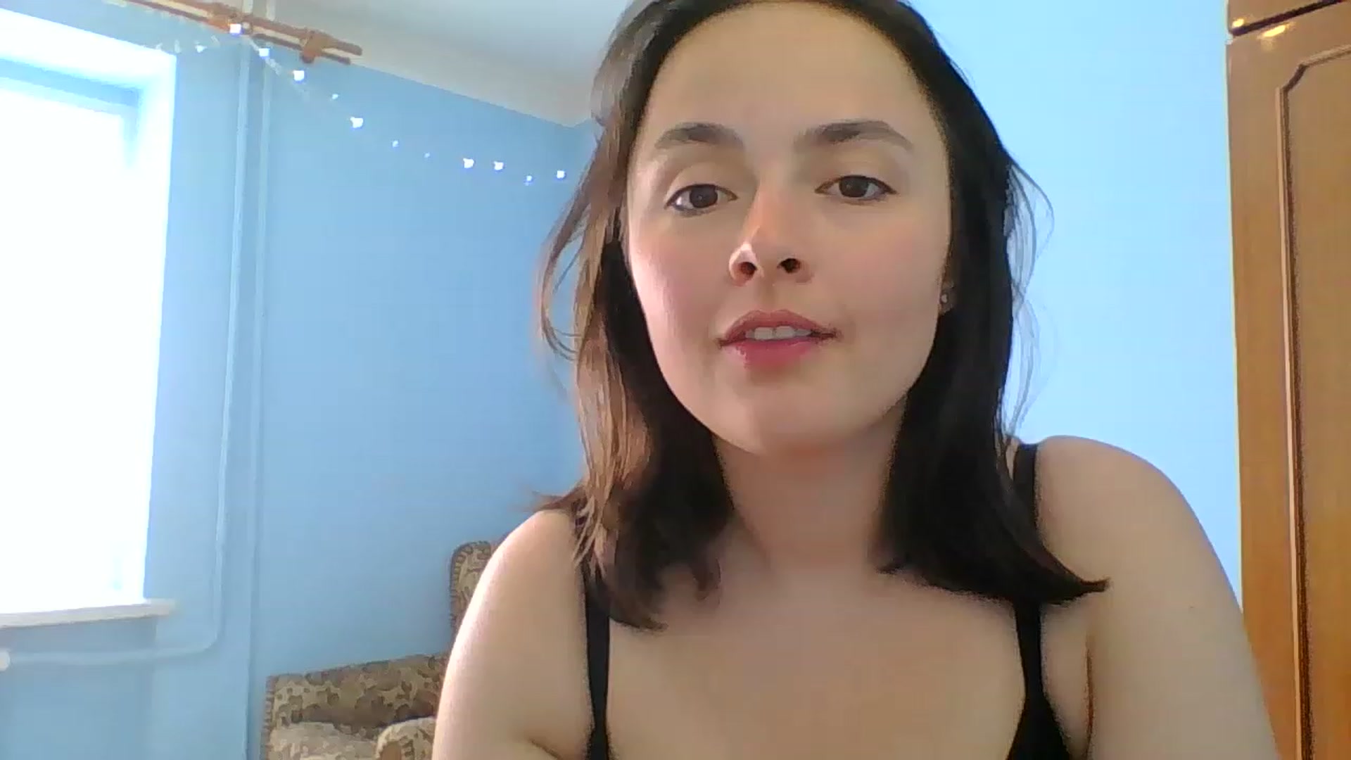 Gallery image thumbnail from Emily_morning's myfreecams stream on, 06/02/2023, 10:27 image 16 of 20
