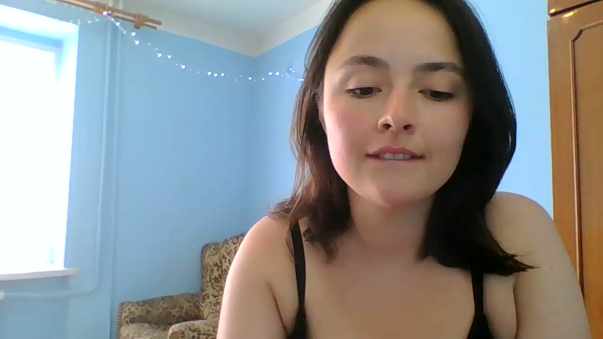 Gallery image thumbnail from Emily_morning's myfreecams stream on, 06/02/2023, 10:27 image 19 of 20