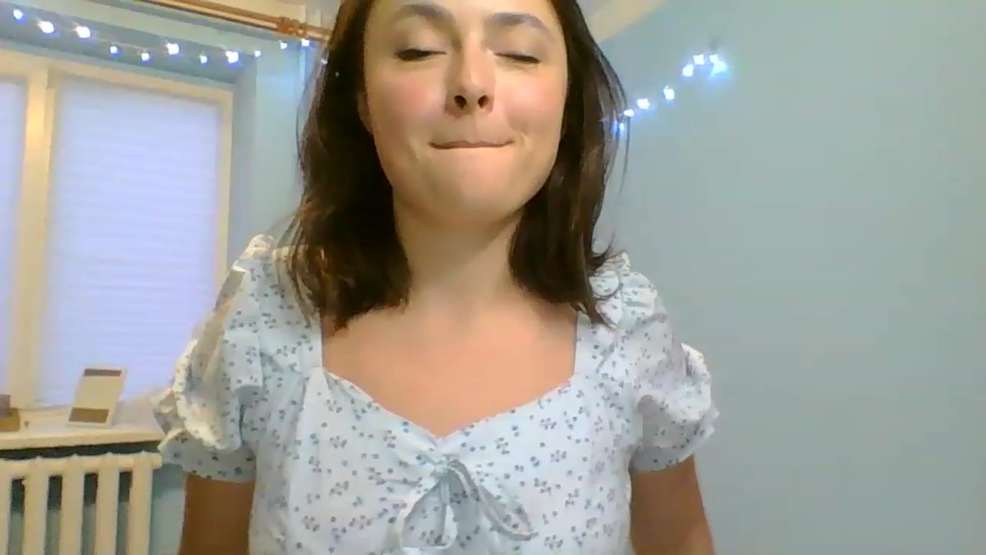 Gallery image thumbnail from Emily_morning's myfreecams stream on, 06/03/2023, 18:37 image 4 of 20