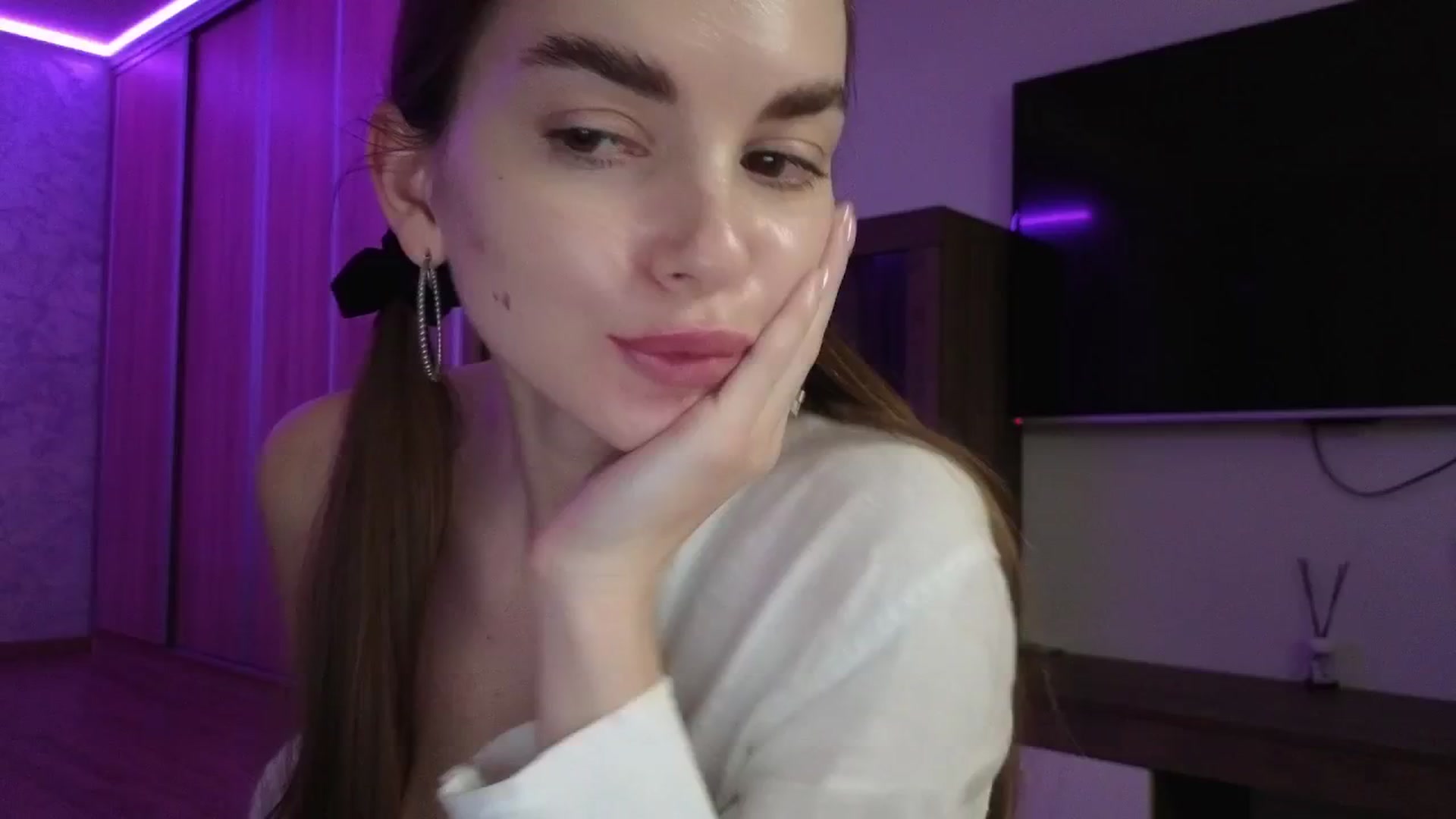 Gallery image thumbnail from Emily_sins's myfreecams stream on, 05/02/2025, 22:38 image 2 of 20