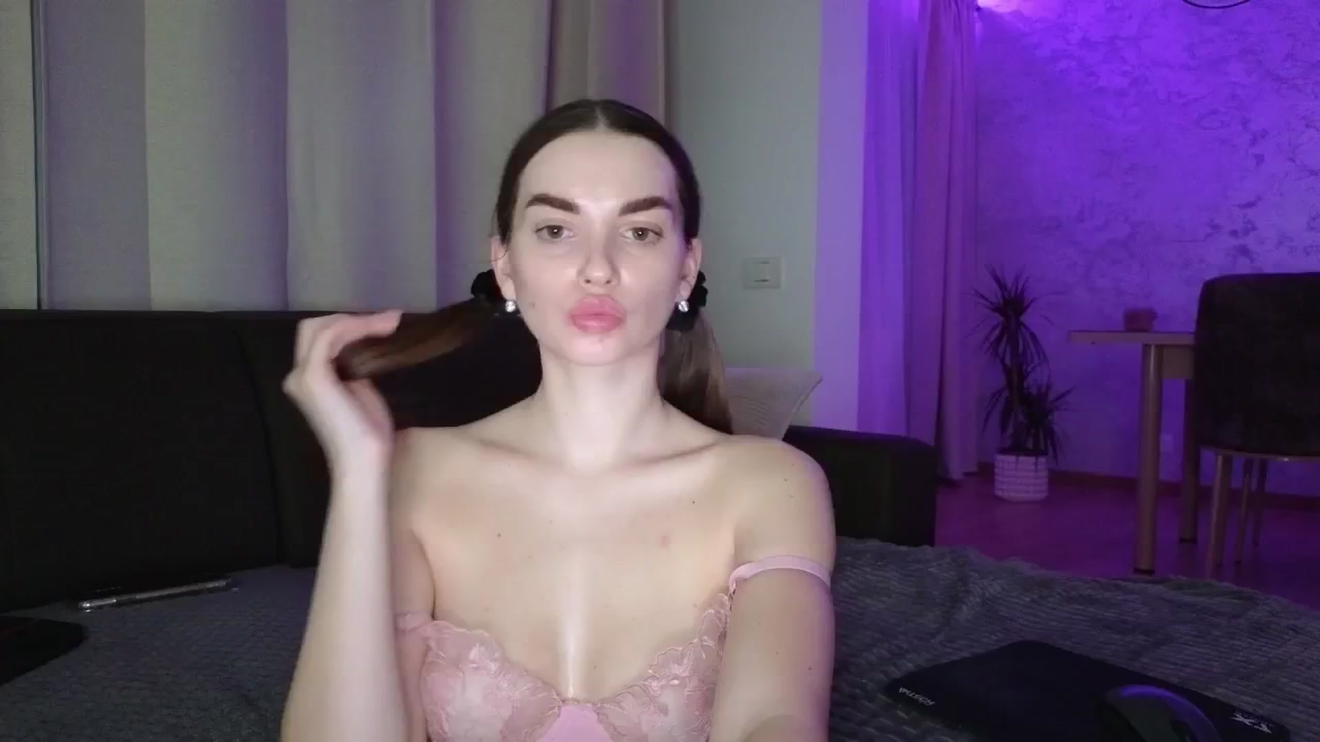 Gallery image thumbnail from Emily_sins's myfreecams stream on, 05/05/2025, 22:32 image 4 of 20