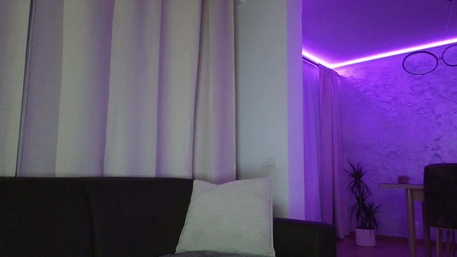 Gallery image thumbnail from Emily_sins's myfreecams stream on, 05/05/2025, 22:32 image 10 of 20