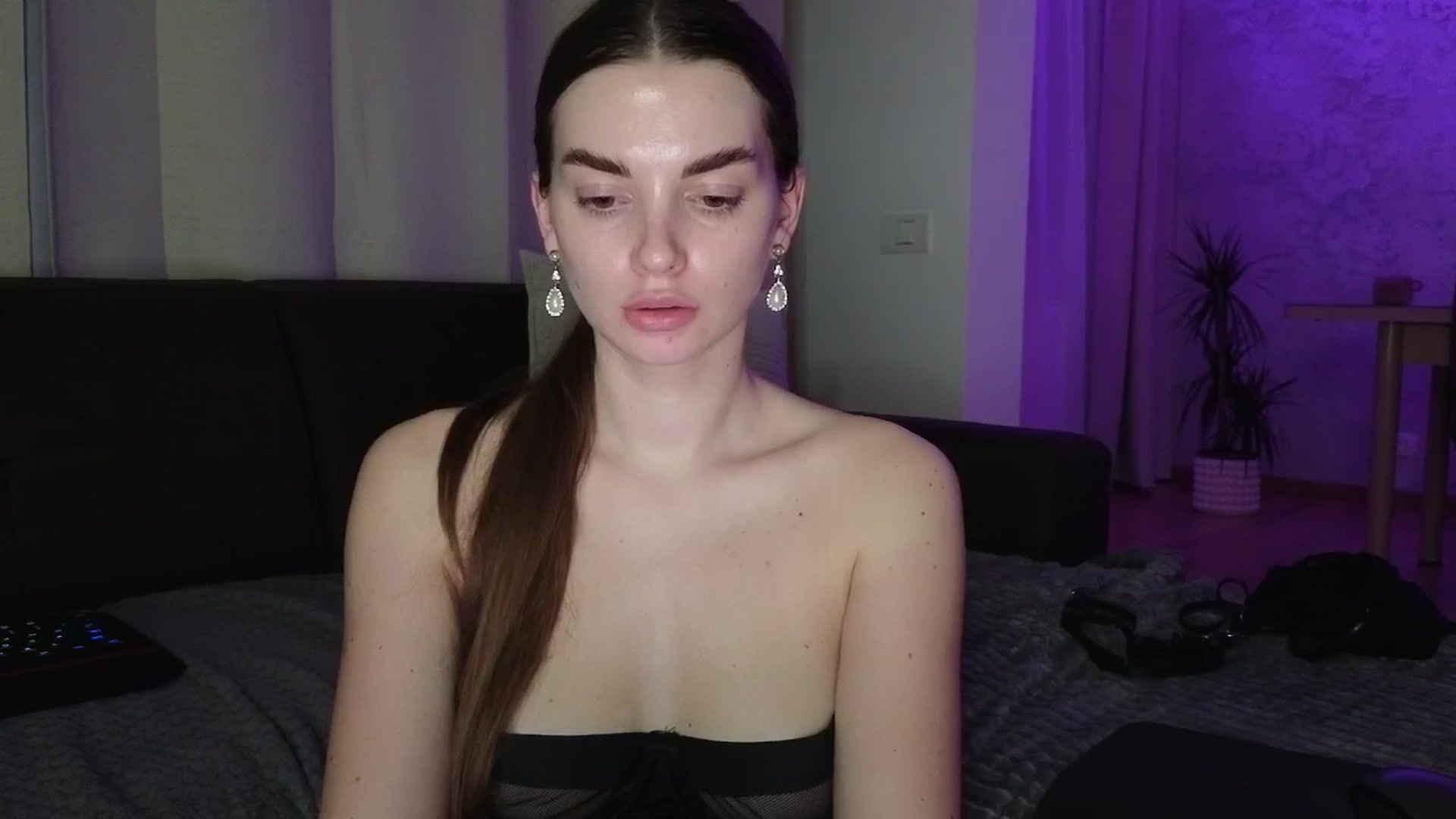 Gallery image thumbnail from Emily_sins's myfreecams stream on, 05/06/2025, 21:21 image 9 of 20