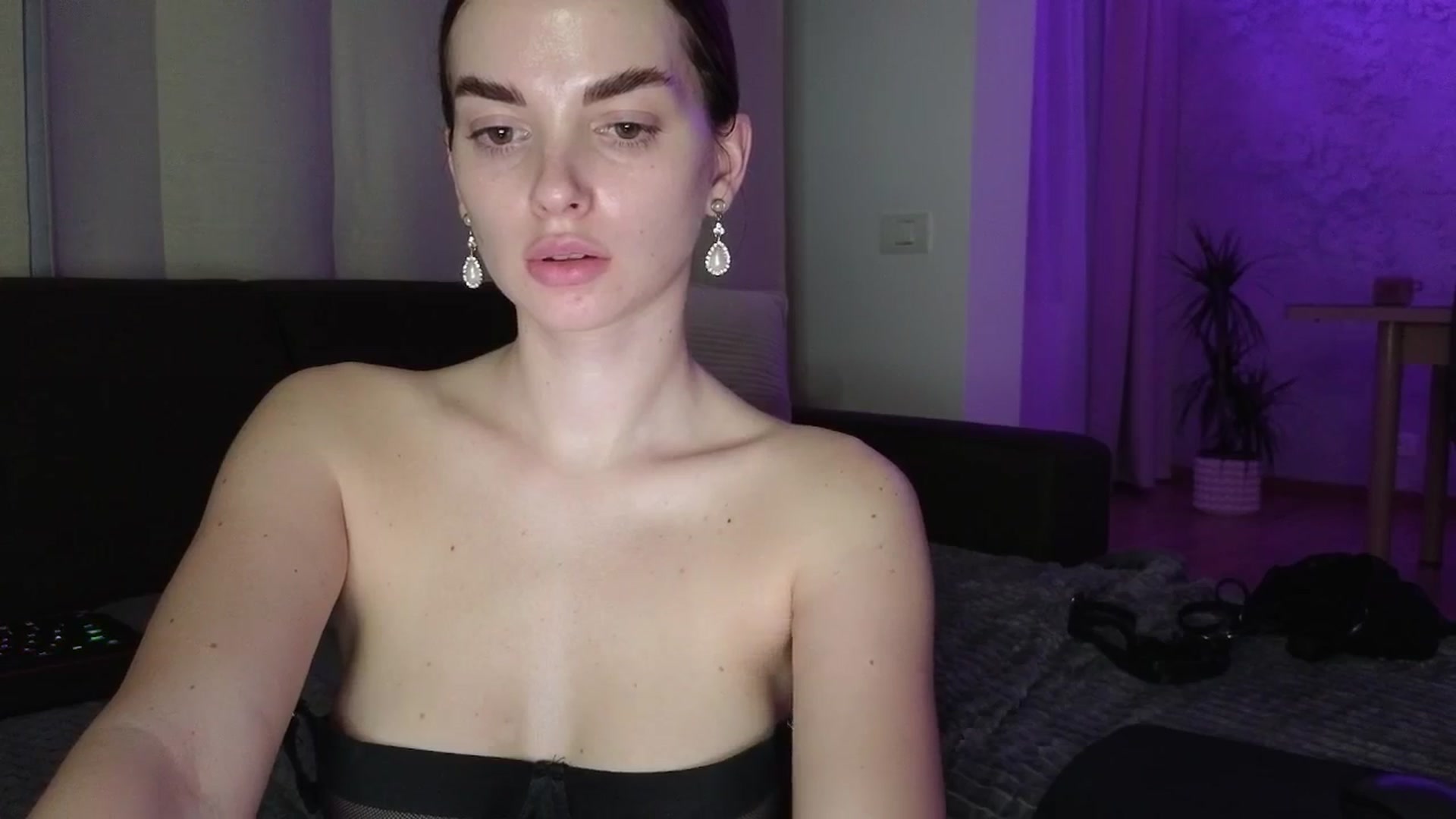 Gallery image thumbnail from Emily_sins's myfreecams stream on, 05/06/2025, 21:21 image 10 of 20