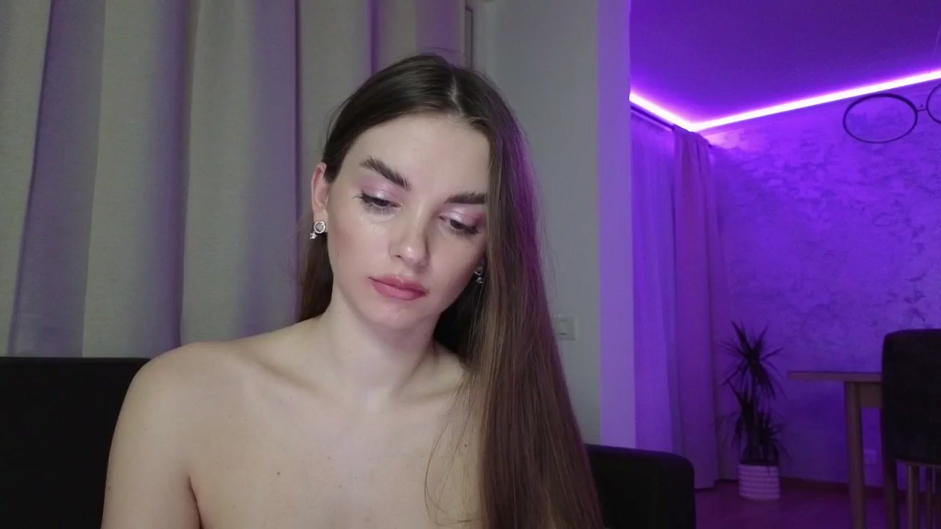 Gallery image thumbnail from Emily_sins's myfreecams stream on, 05/13/2025, 21:54 image 15 of 20