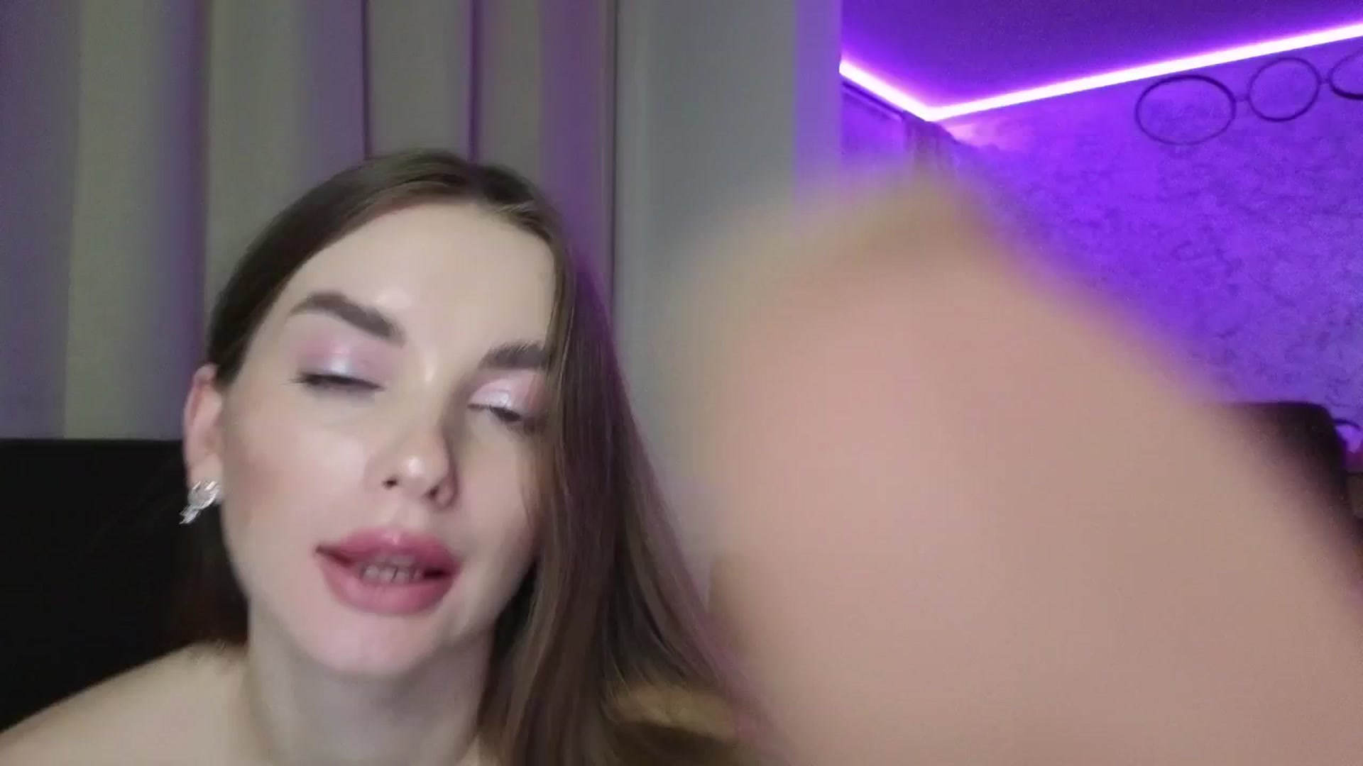 Gallery image thumbnail from Emily_sins's myfreecams stream on, 05/13/2025, 21:54 image 13 of 20