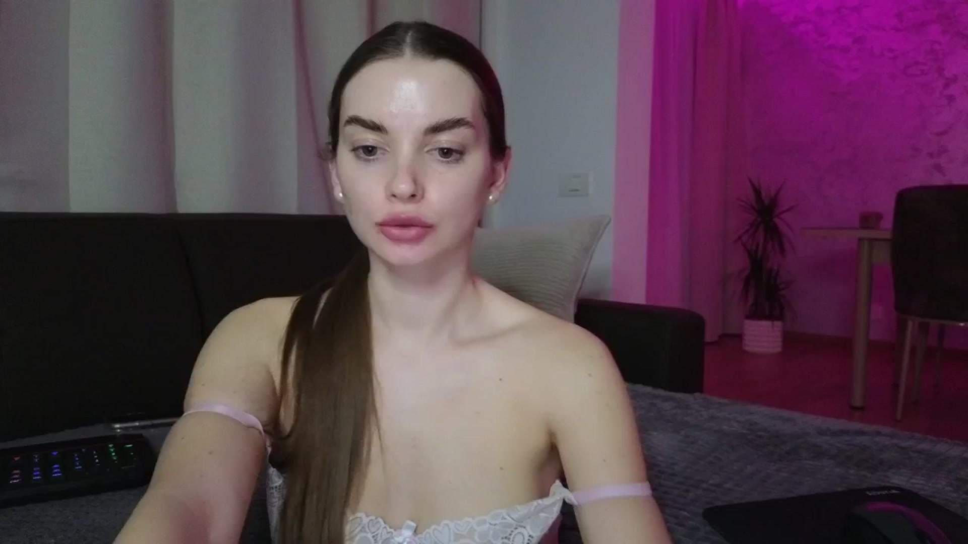 Gallery image thumbnail from Emily_sins's myfreecams stream on, 05/14/2025, 21:47 image 11 of 20