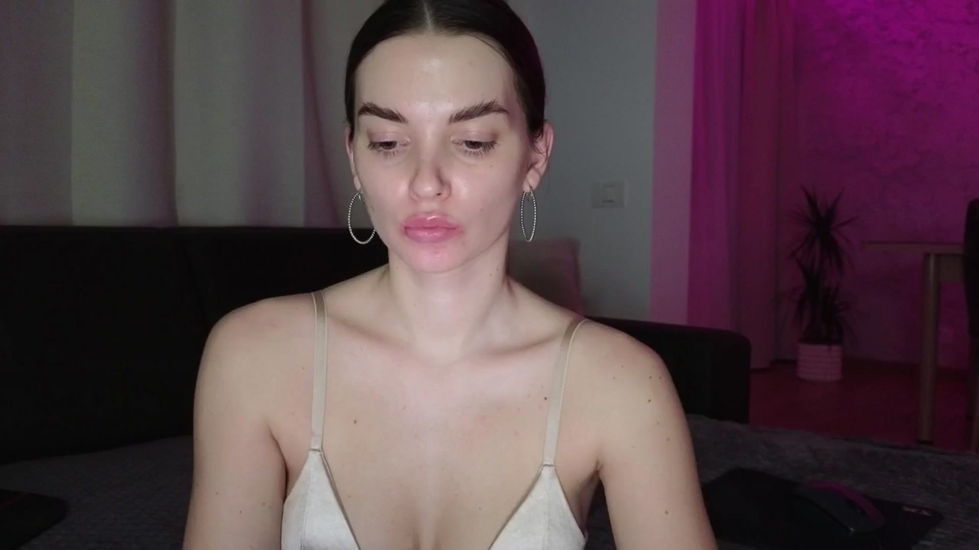 Gallery image thumbnail from Emily_sins's myfreecams stream on, 05/18/2025, 24:48 image 18 of 20