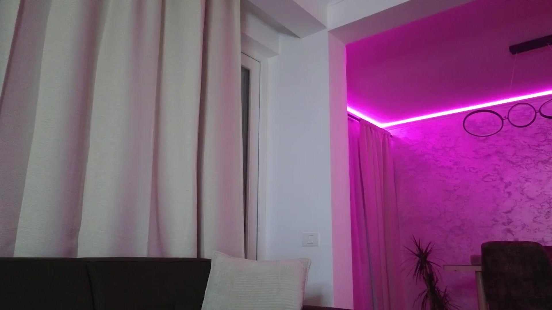 Gallery image thumbnail from Emily_sins's myfreecams stream on, 06/05/2025, 21:54 image 6 of 20