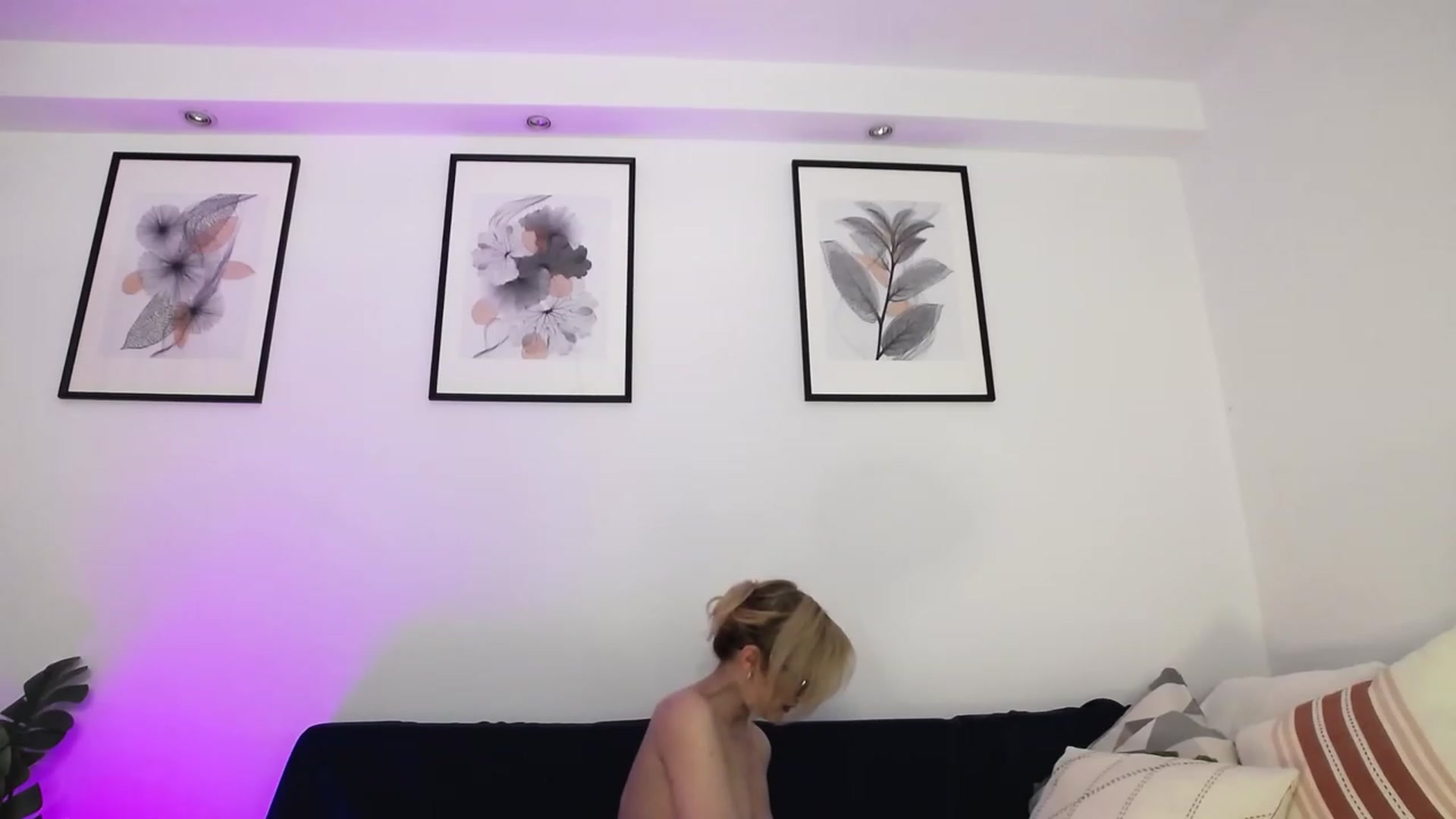 Gallery image thumbnail from Emilyanders85's myfreecams stream on, 05/27/2023, 22:38 image 17 of 20