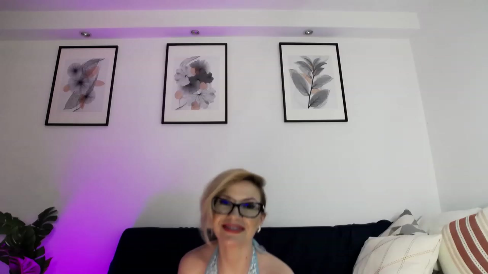 Gallery image thumbnail from Emilyanders85's myfreecams stream on, 05/27/2023, 22:38 image 8 of 20