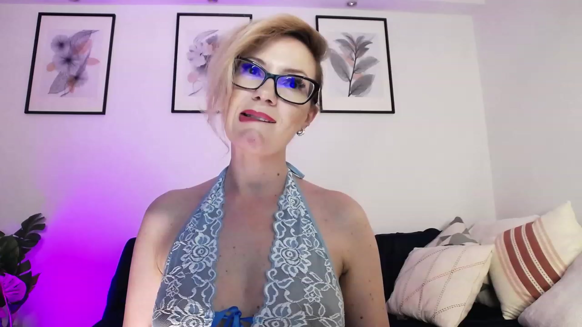 Gallery image thumbnail from Emilyanders85's myfreecams stream on, 05/27/2023, 22:38 image 10 of 20