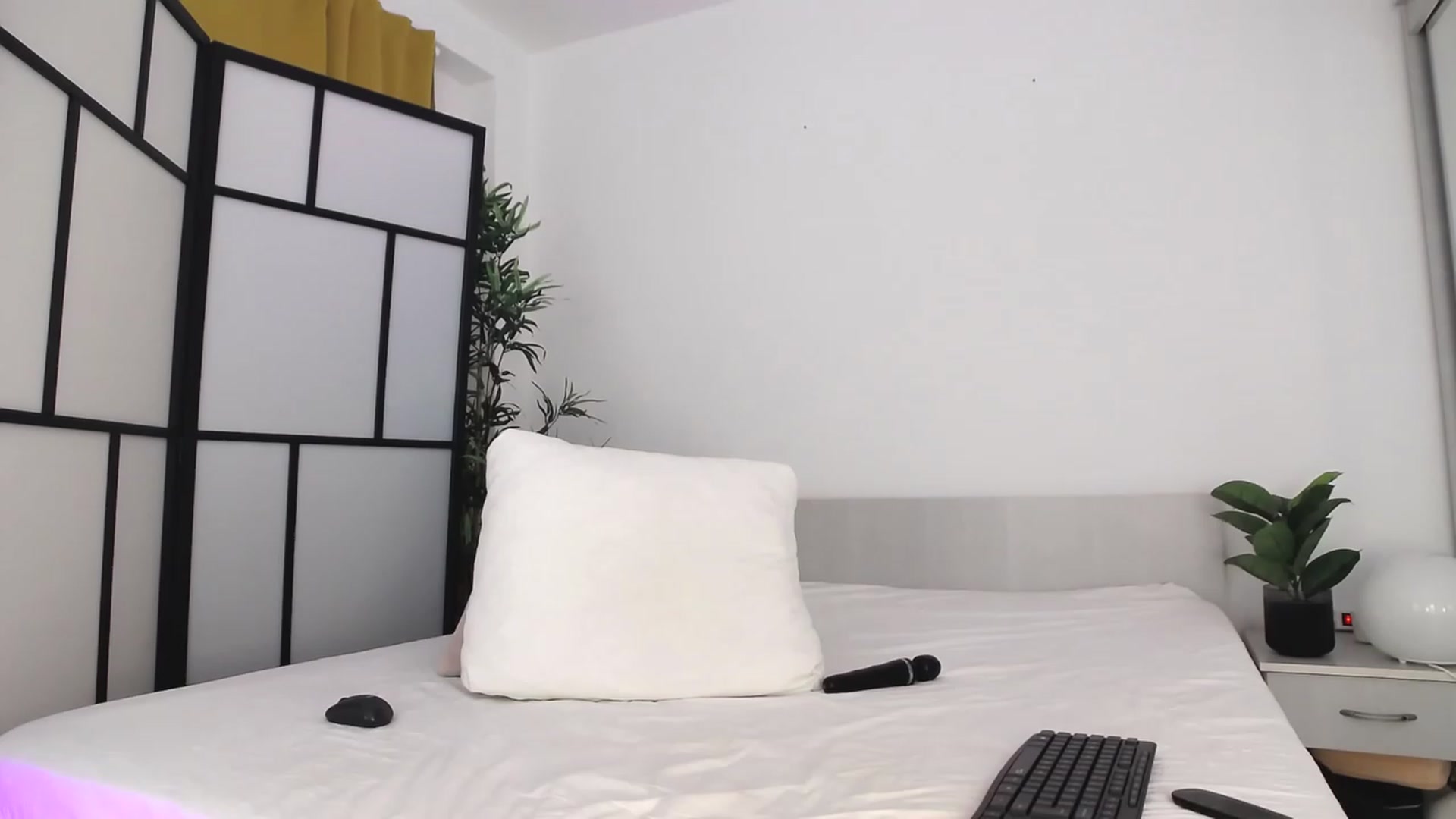 Gallery image thumbnail from Emilyanders85's myfreecams stream on, 06/13/2023, 22:50 image 5 of 20