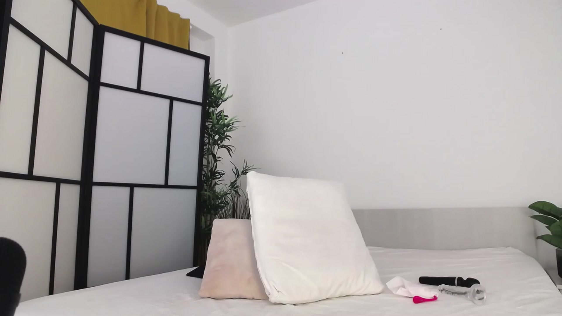 Gallery image thumbnail from Emilyanders85's myfreecams stream on, 06/13/2023, 23:56 image 14 of 20