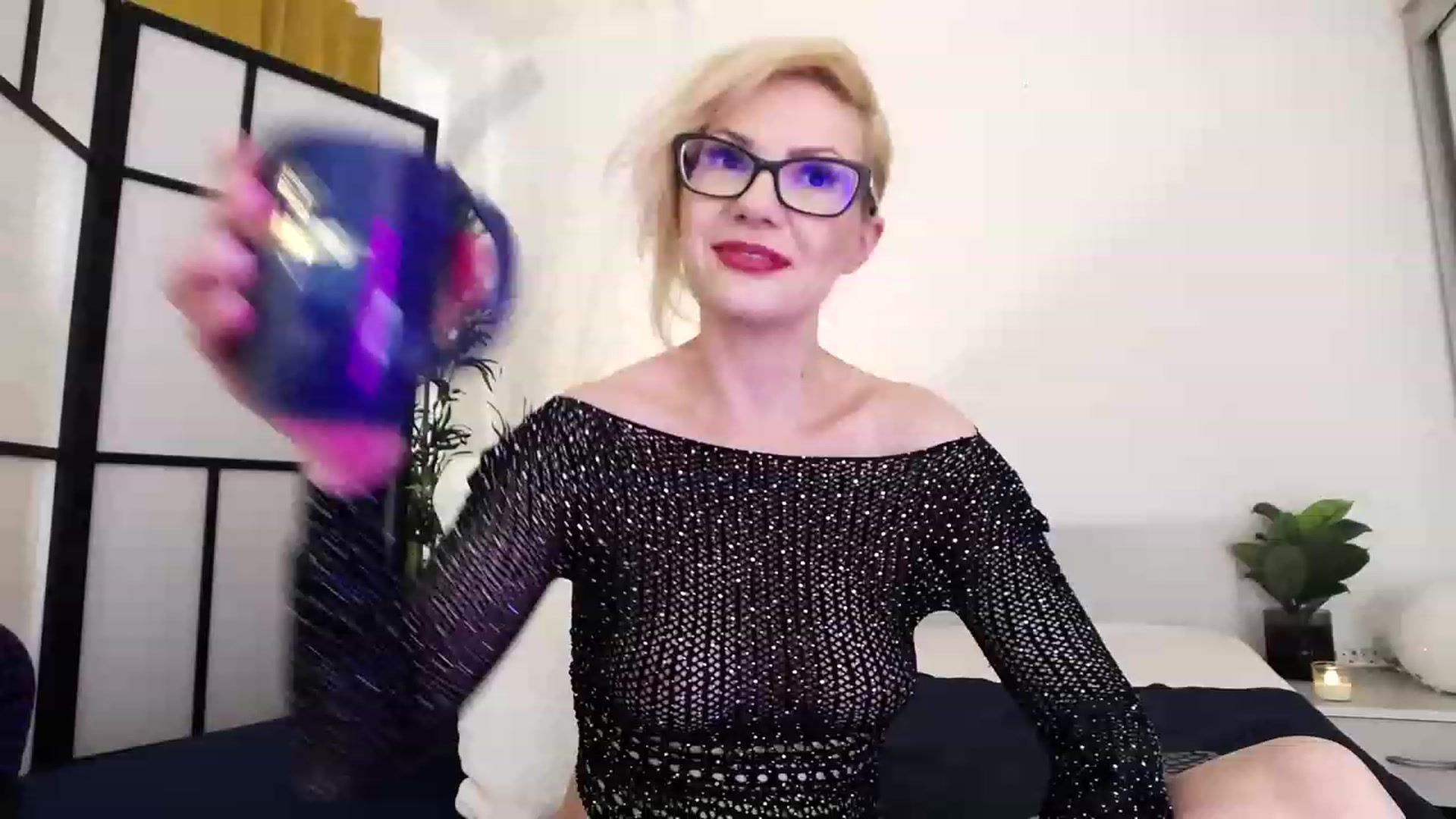 Gallery image thumbnail from Emilyanders85's myfreecams stream on, 06/19/2023, 14:55 image 1 of 20