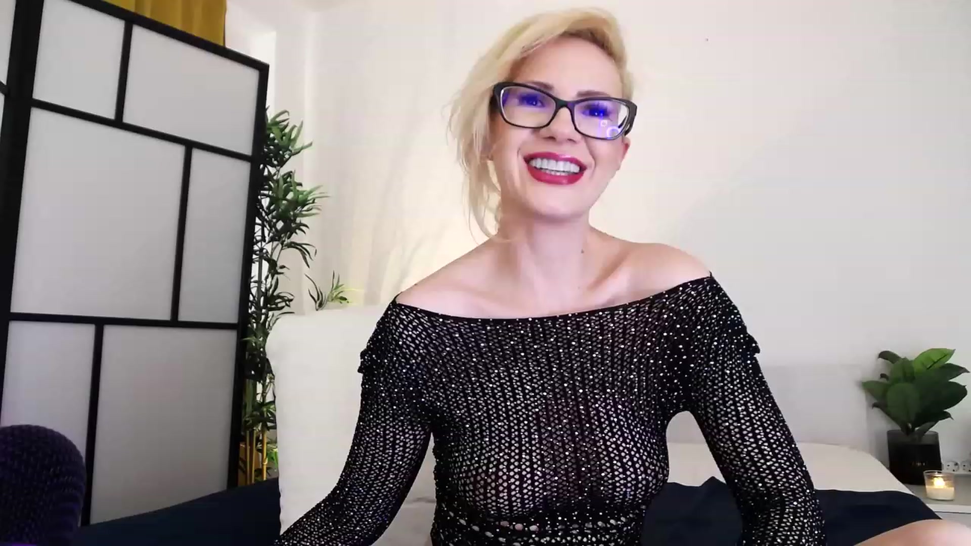 Gallery image thumbnail from Emilyanders85's myfreecams stream on, 06/19/2023, 14:55 image 8 of 20