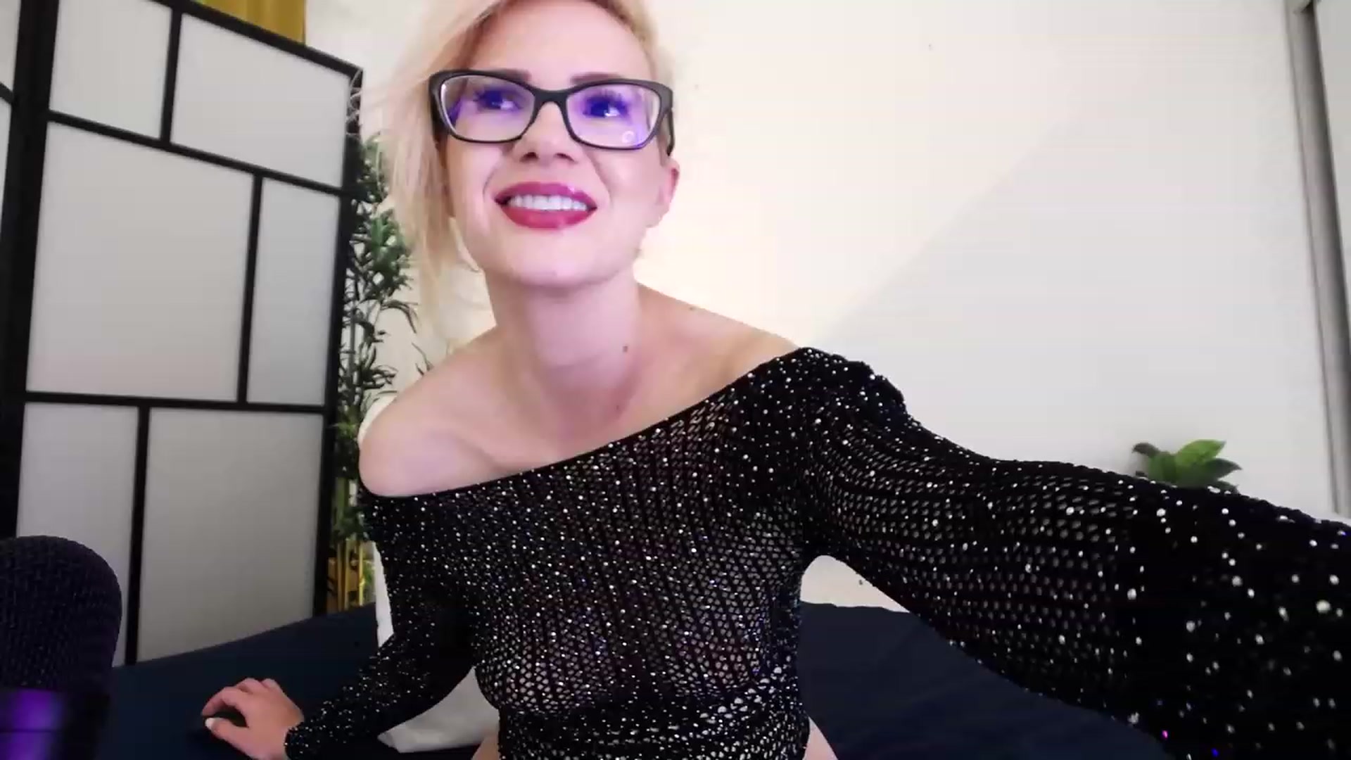 Gallery image thumbnail from Emilyanders85's myfreecams stream on, 06/19/2023, 15:34 image 2 of 20