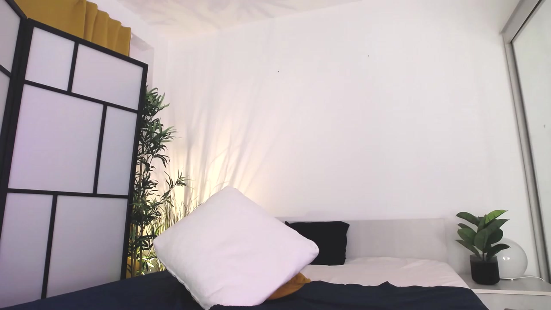 Gallery image thumbnail from Emilyanders85's myfreecams stream on, 06/27/2023, 21:39 image 10 of 20