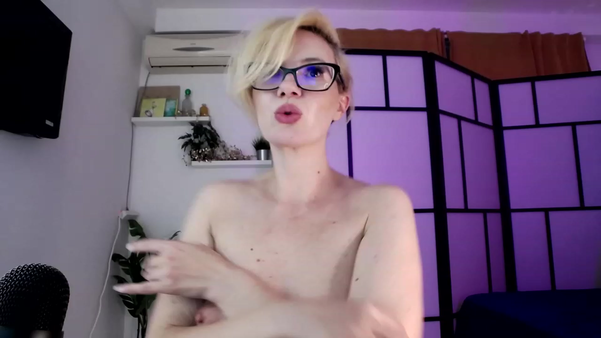 Gallery image thumbnail from Emilyanders85's myfreecams stream on, 06/29/2023, 20:34 image 18 of 20
