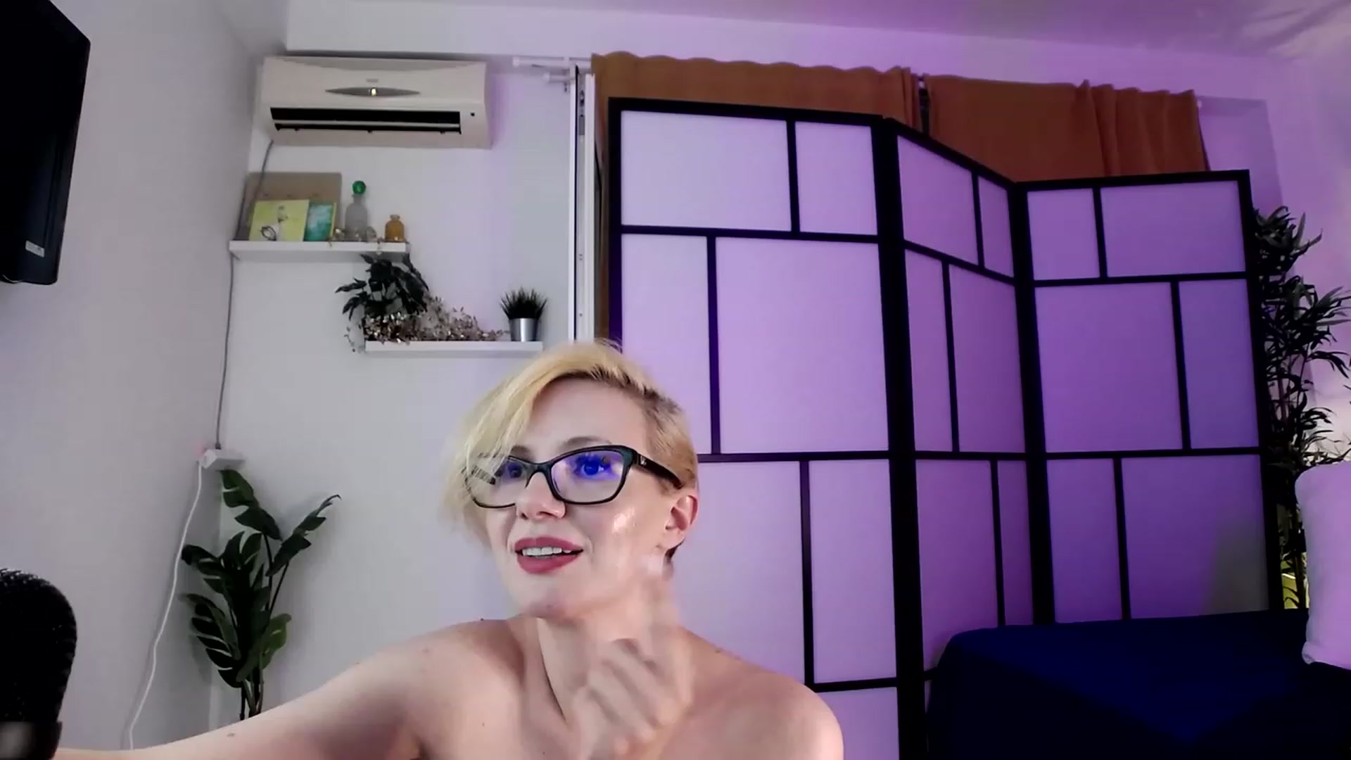 Gallery image thumbnail from Emilyanders85's myfreecams stream on, 06/29/2023, 20:34 image 6 of 20