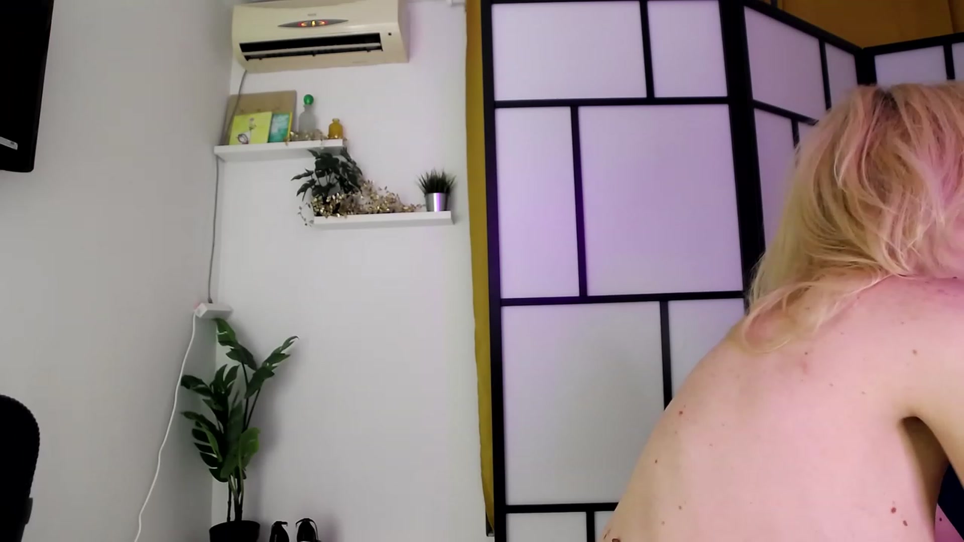 Gallery image thumbnail from Emilyanders85's myfreecams stream on, 07/01/2023, 21:54 image 11 of 20