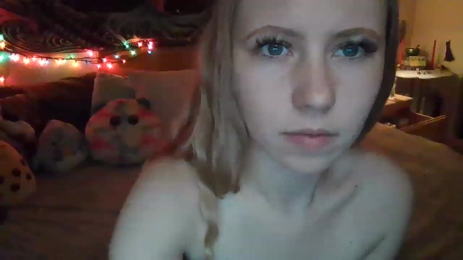 Gallery image thumbnail from Emilylove333's myfreecams stream on, 04/28/2023, 24:11 image 12 of 20