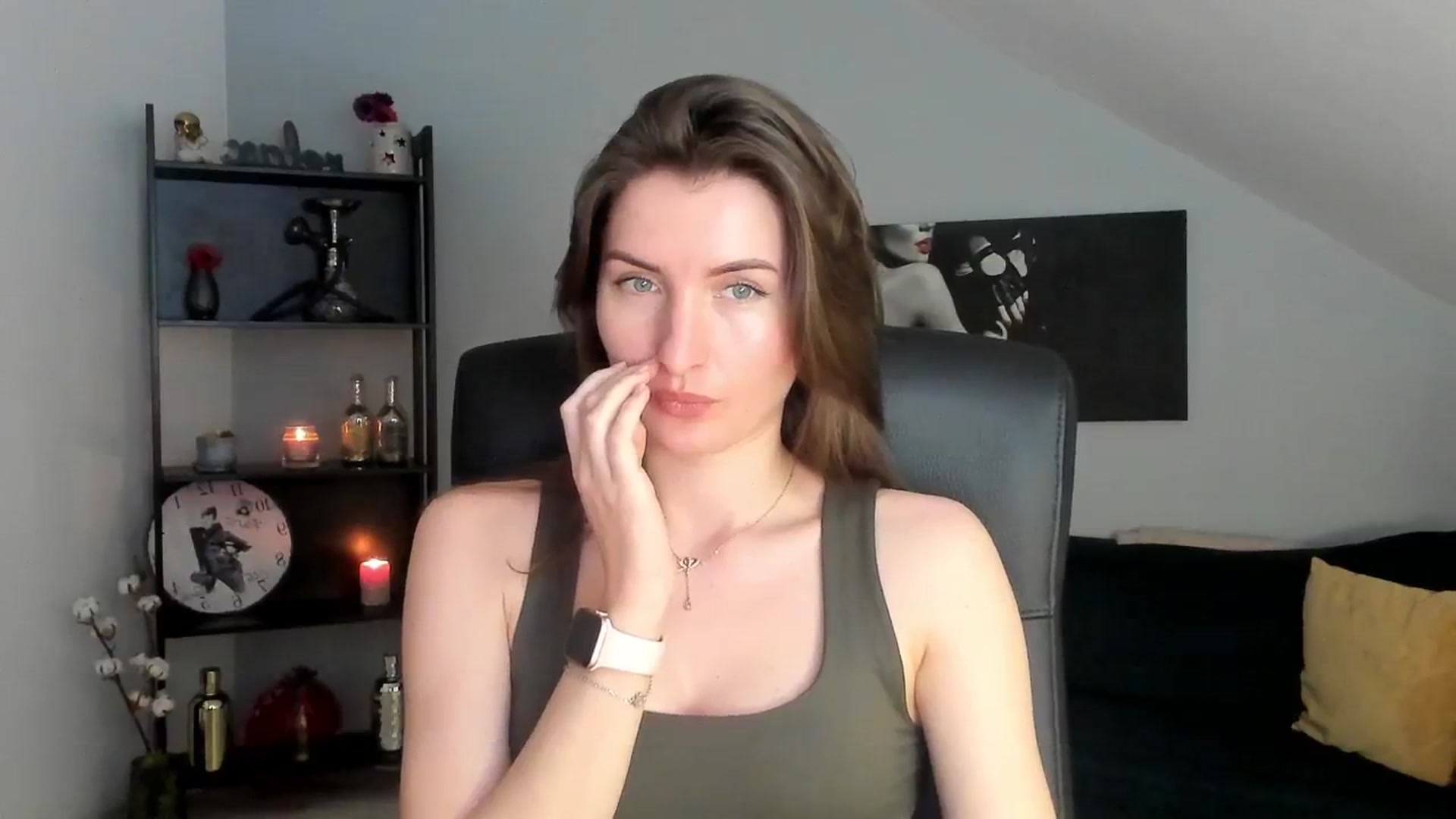 Gallery image thumbnail from EmilysBack's myfreecams stream on, 03/15/2025, 18:35 image 16 of 20