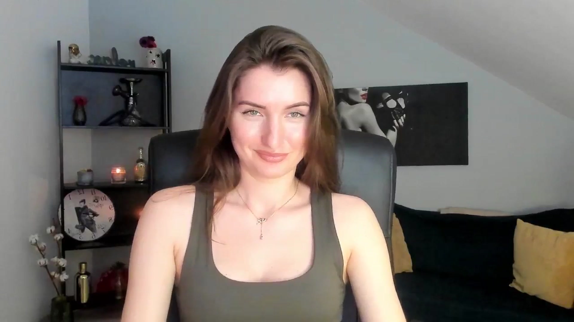 Gallery image thumbnail from EmilysBack's myfreecams stream on, 03/15/2025, 18:35 image 18 of 20