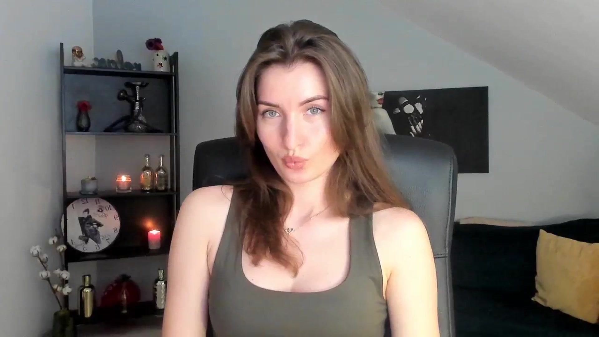 Gallery image thumbnail from EmilysBack's myfreecams stream on, 03/15/2025, 18:35 image 6 of 20