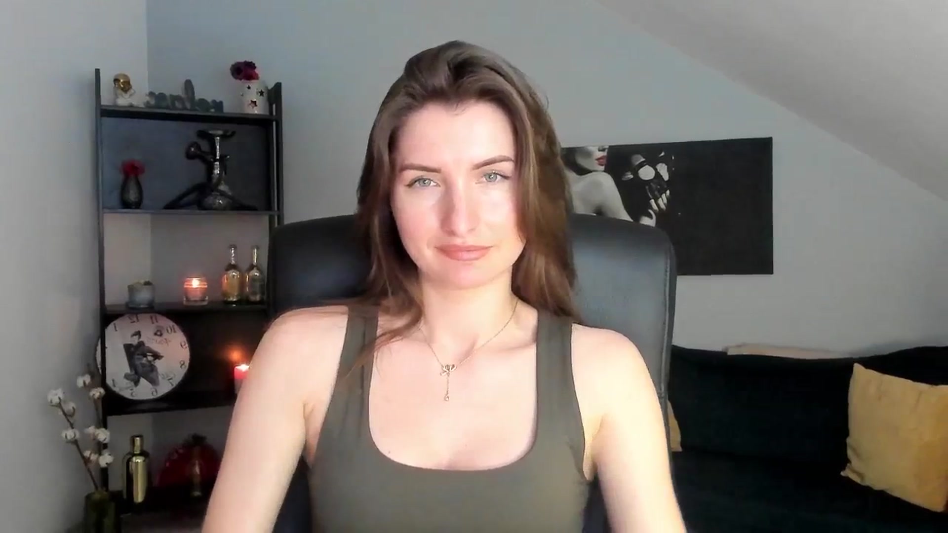 Gallery image thumbnail from EmilysBack's myfreecams stream on, 03/15/2025, 18:35 image 17 of 20