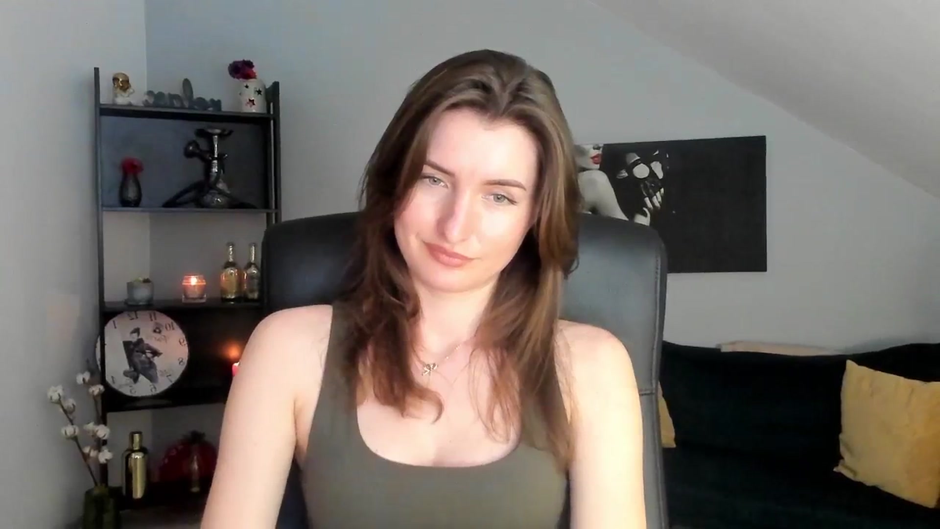 Gallery image thumbnail from EmilysBack's myfreecams stream on, 03/15/2025, 18:35 image 14 of 20