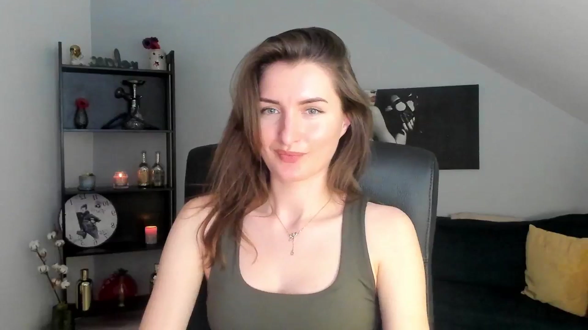 Gallery image thumbnail from EmilysBack's myfreecams stream on, 03/15/2025, 19:43 image 17 of 20