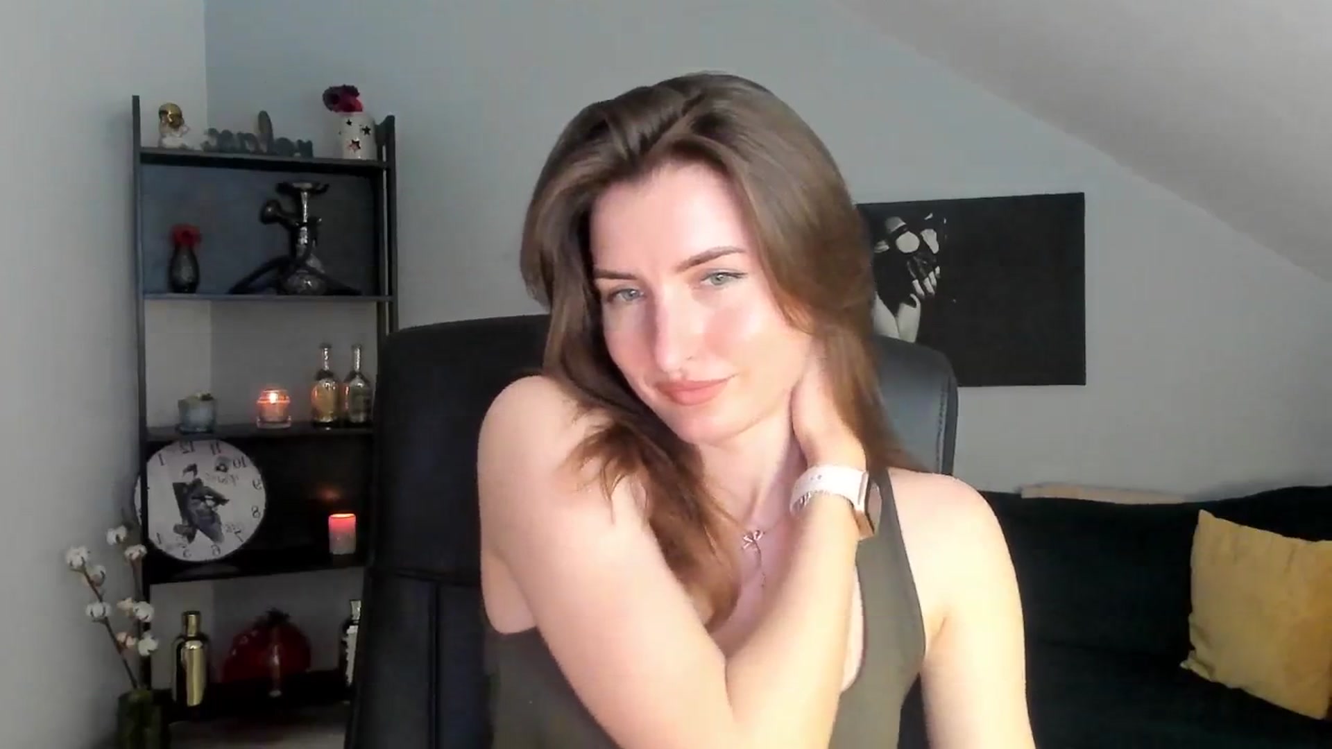 Gallery image thumbnail from EmilysBack's myfreecams stream on, 03/15/2025, 19:43 image 3 of 20