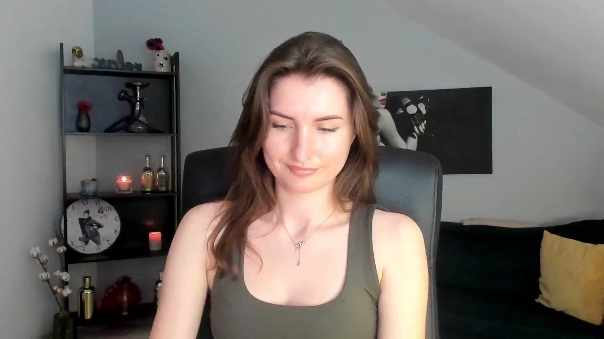 Gallery image thumbnail from EmilysBack's myfreecams stream on, 03/15/2025, 19:43 image 18 of 20