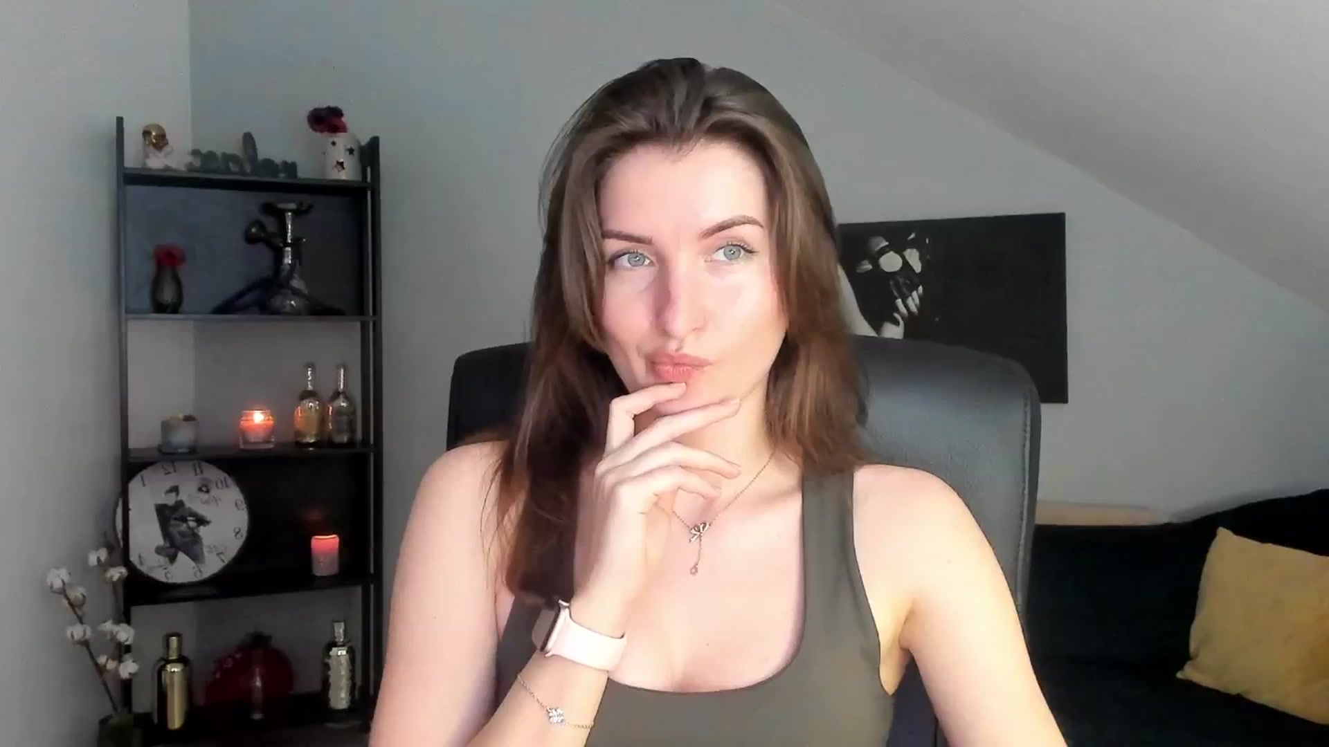Gallery image thumbnail from EmilysBack's myfreecams stream on, 03/15/2025, 22:25 image 11 of 20