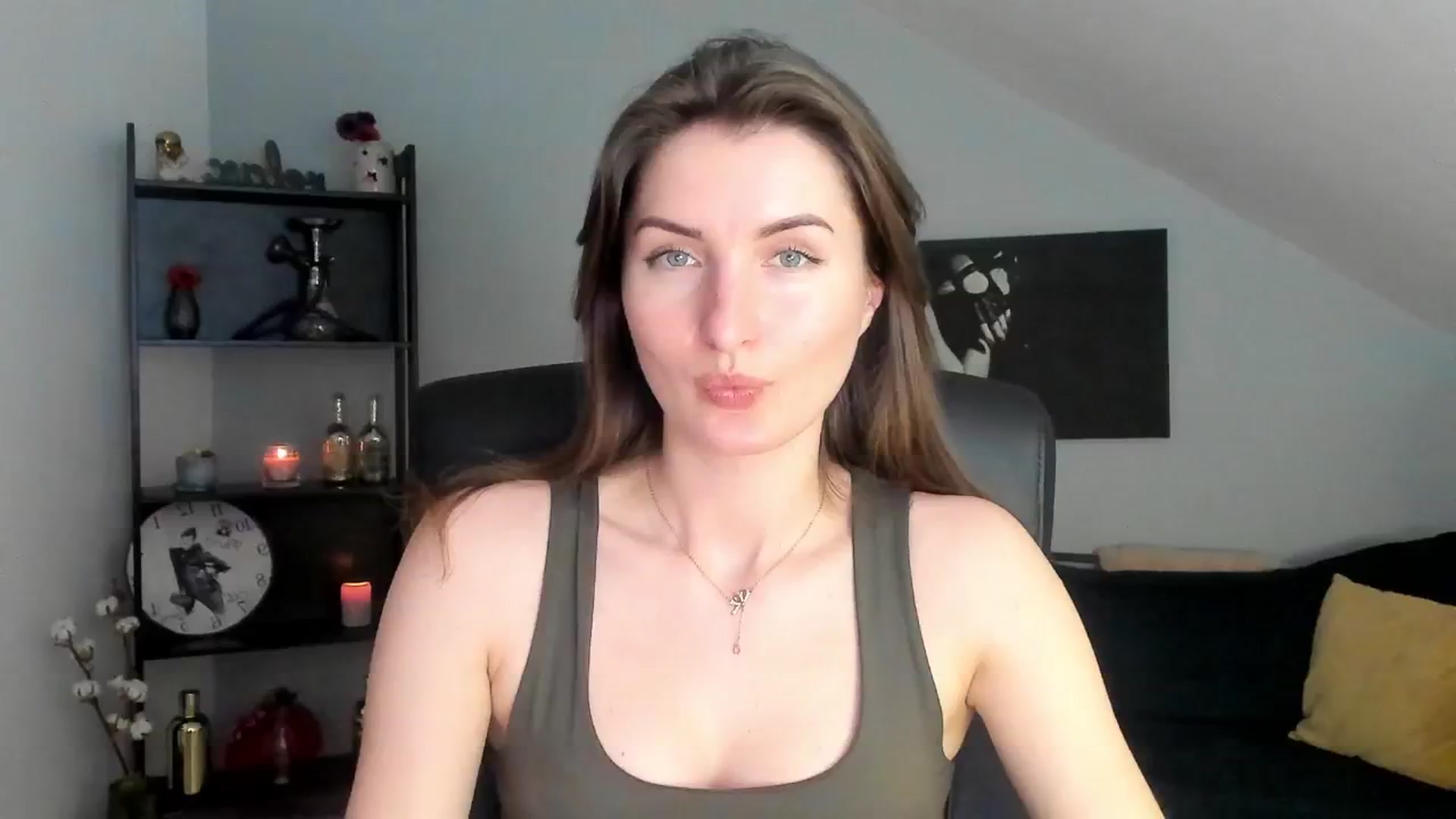 Gallery image thumbnail from EmilysBack's myfreecams stream on, 03/15/2025, 22:25 image 4 of 20