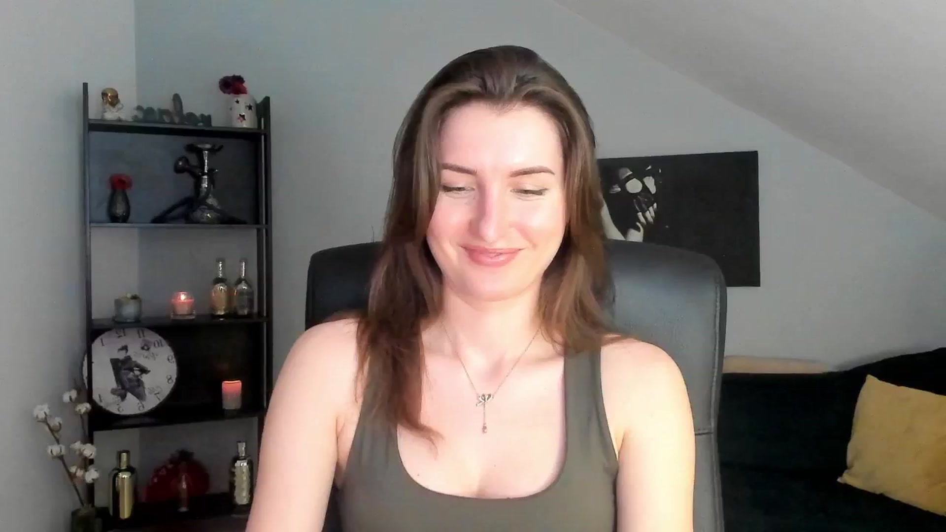 Gallery image thumbnail from EmilysBack's myfreecams stream on, 03/15/2025, 22:25 image 17 of 20