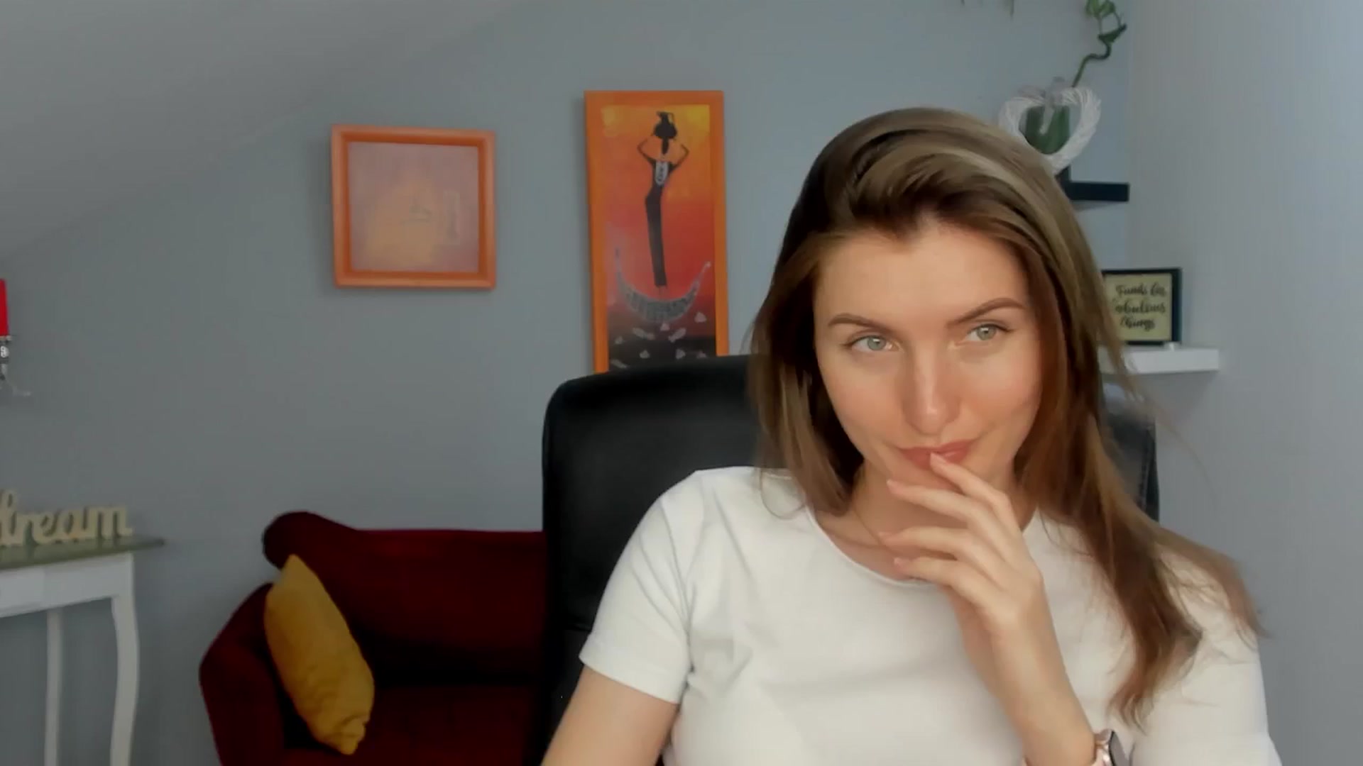 Gallery image thumbnail from EmilysBack's myfreecams stream on, 03/18/2025, 18:52 image 2 of 20
