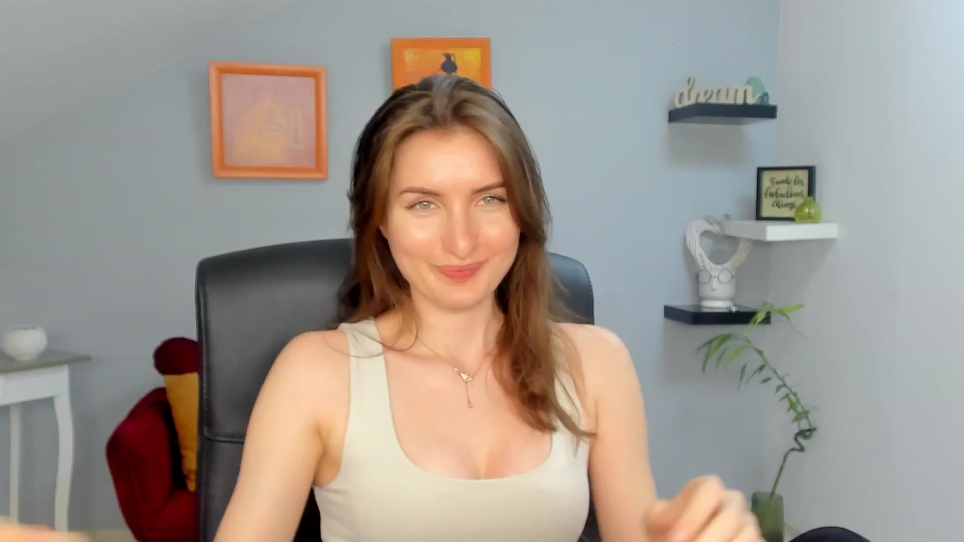 Gallery image thumbnail from EmilysBack's myfreecams stream on, 03/20/2025, 20:03 image 3 of 20