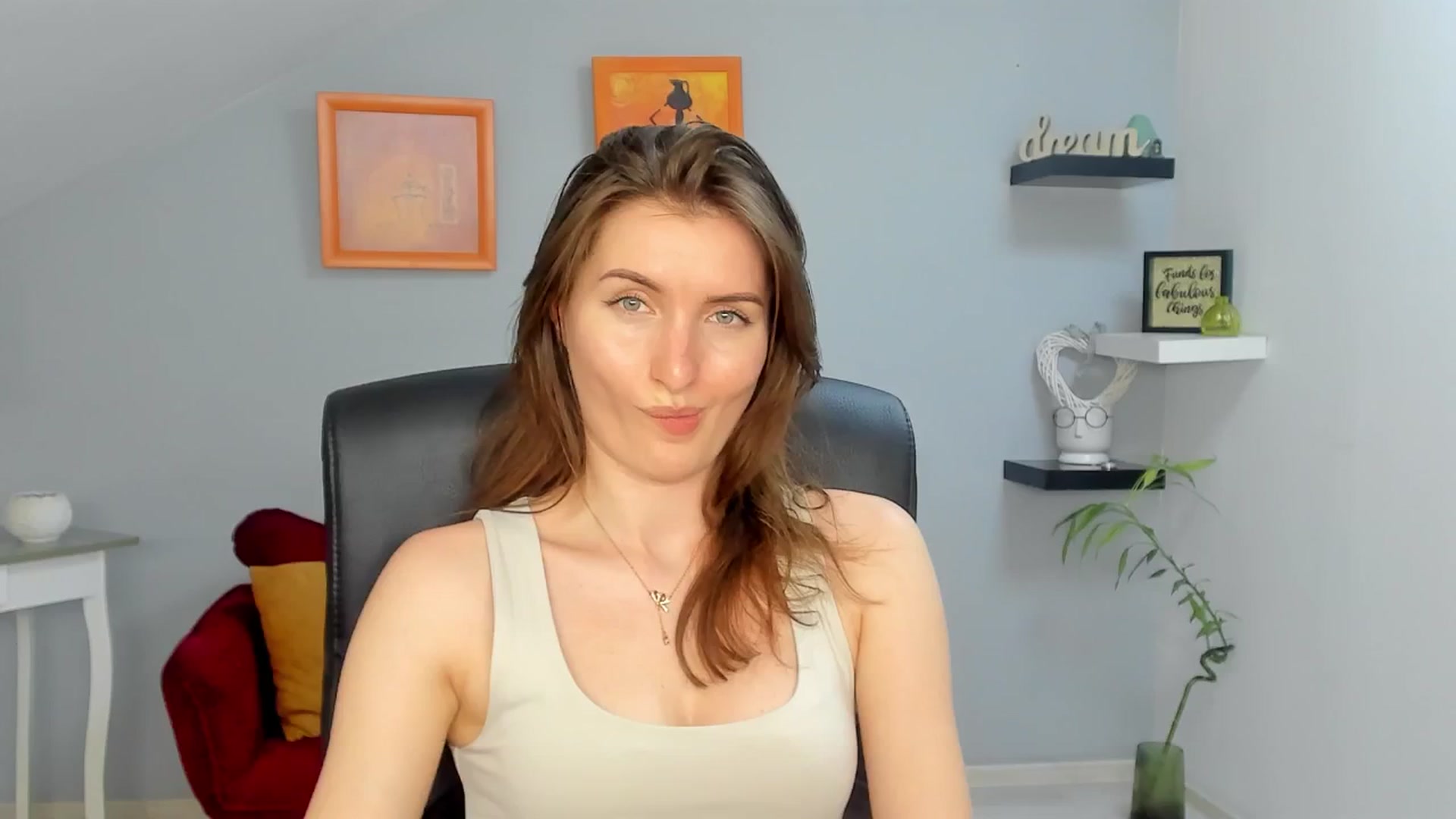 Gallery image thumbnail from EmilysBack's myfreecams stream on, 03/20/2025, 20:26 image 3 of 20