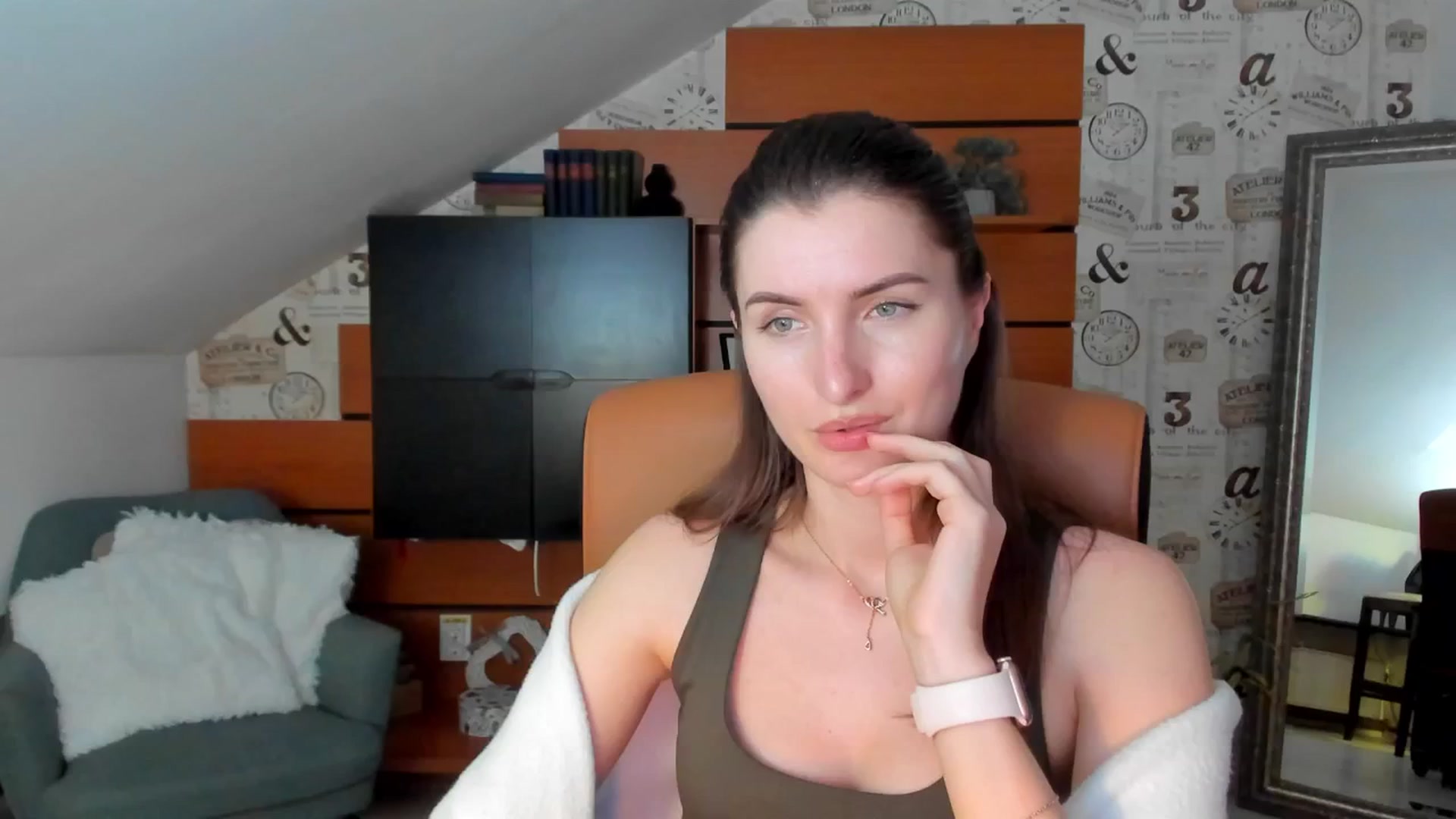 Gallery image thumbnail from EmilysBack's myfreecams stream on, 03/22/2025, 19:19 image 11 of 20