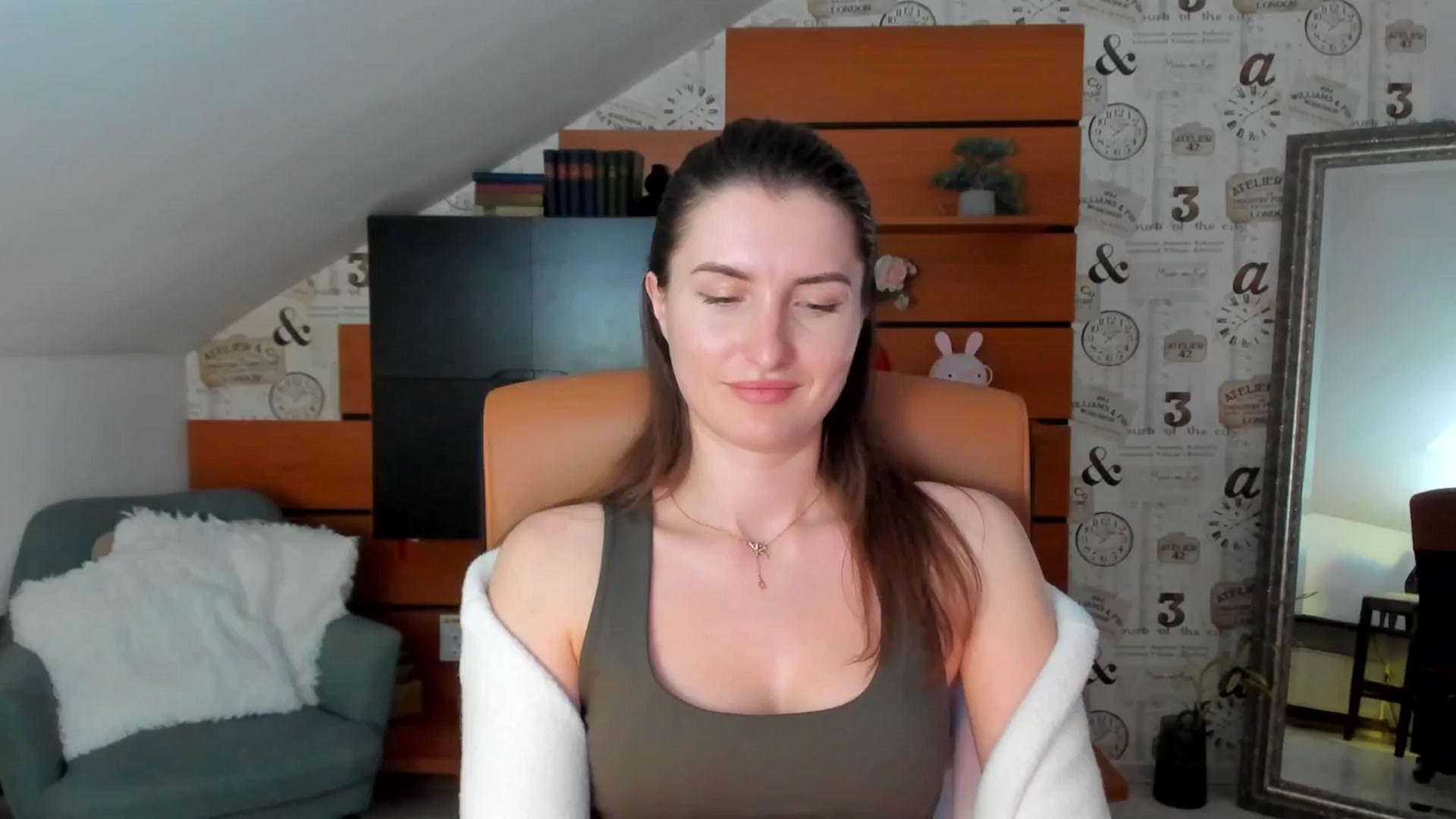 Gallery image thumbnail from EmilysBack's myfreecams stream on, 03/22/2025, 19:34 image 13 of 20