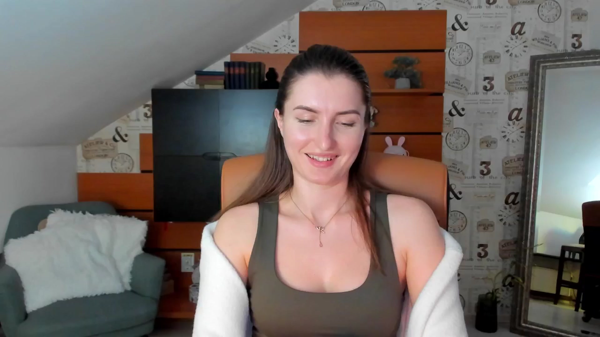 Gallery image thumbnail from EmilysBack's myfreecams stream on, 03/22/2025, 19:34 image 4 of 20